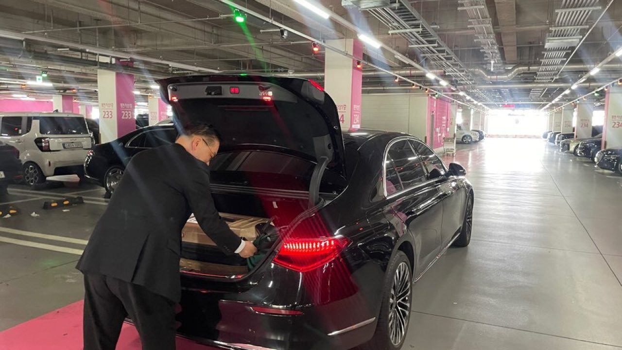 글로벌 패션 브랜드 COS 서울 패션쇼 VIP 의전수송 — 공항 입국부터 귀가까지