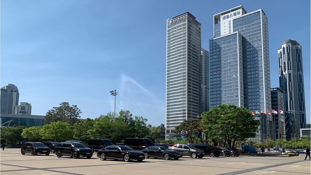 행사 기간 동안 부산 전역에서 운영된 그라운드케이 의전·셔틀 차량