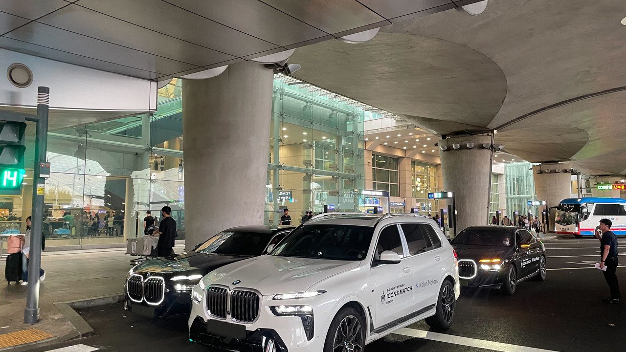 VMS 관제 화면으로 차량 위치를 실시간 확인하는 운영팀