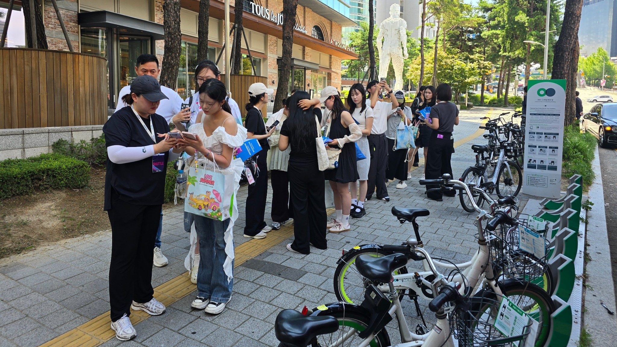 Foreign attendees boarding the shuttle with English guidance and mobile QR tickets